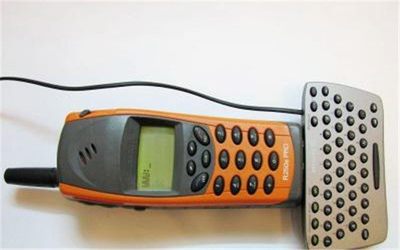 摩托罗拉2000年出的手机(摩托罗拉2000年出的手机有哪些)